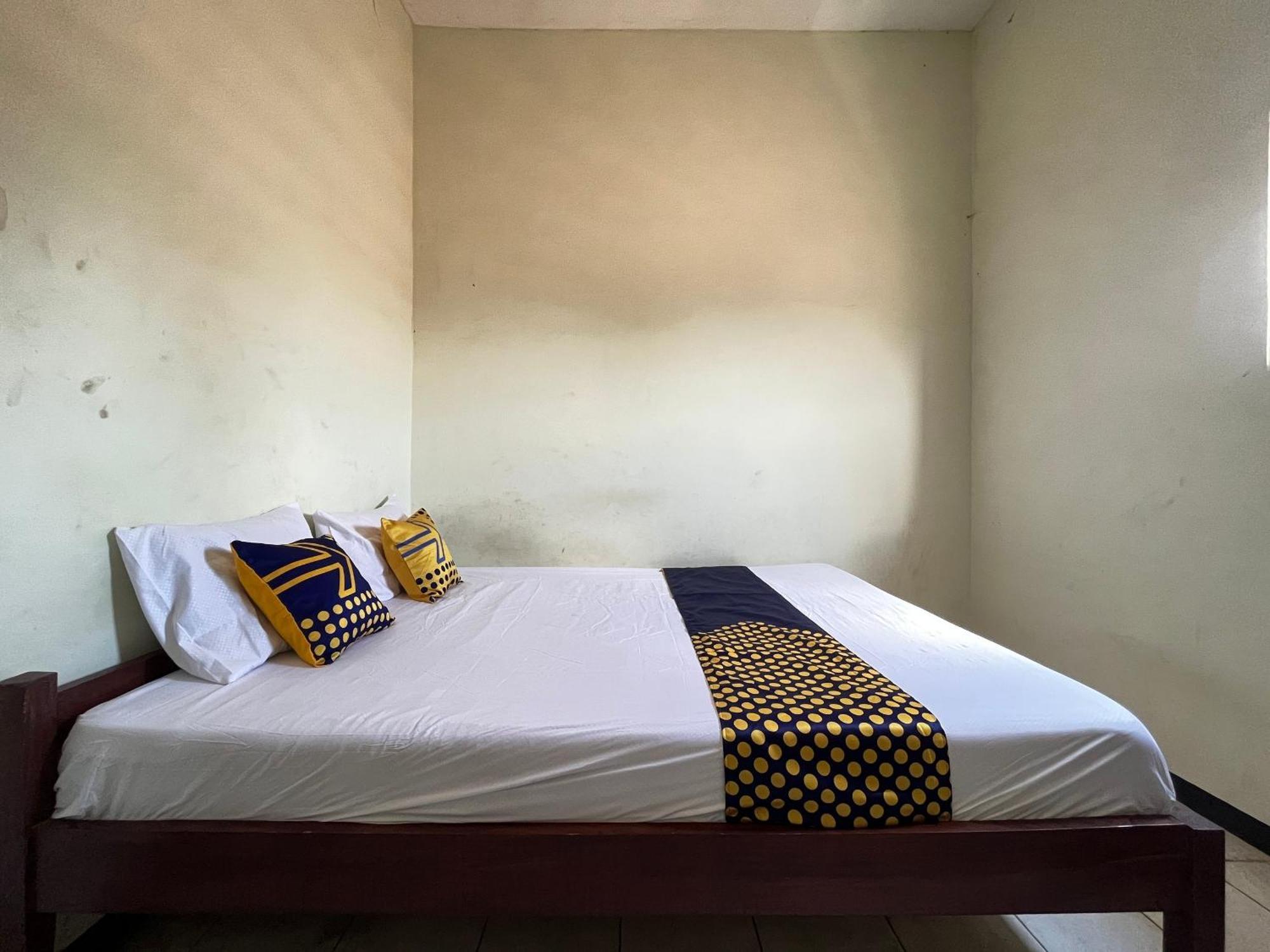 Готель Spot On 93423 Kost Berkah Near Kebun Teh Wonosari Лаванґ Екстер'єр фото