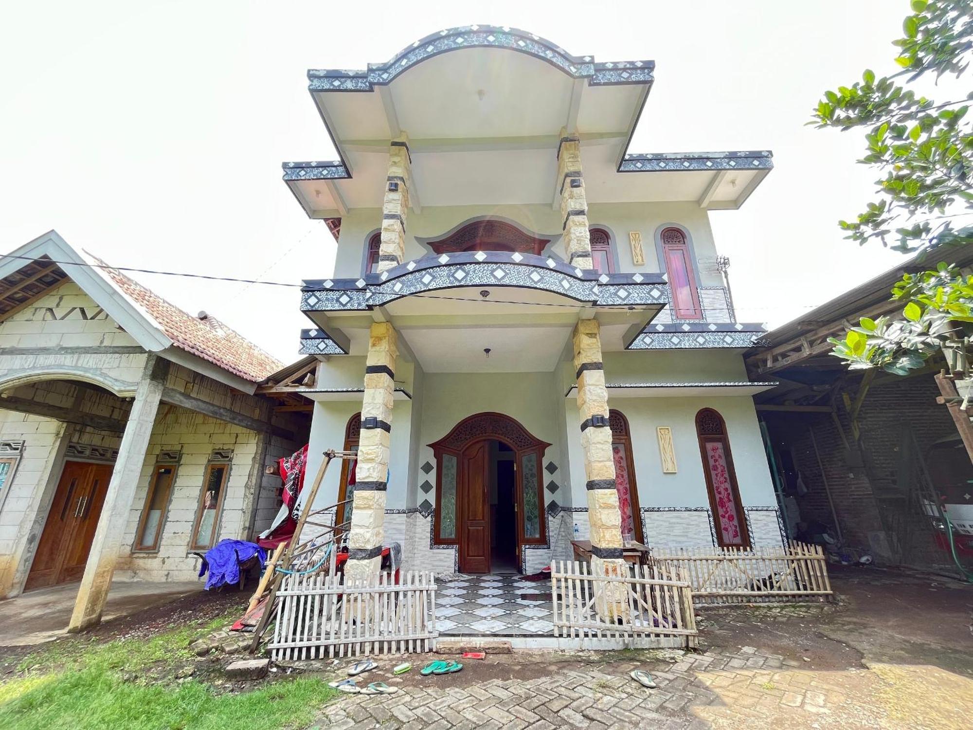 Готель Spot On 93423 Kost Berkah Near Kebun Teh Wonosari Лаванґ Екстер'єр фото