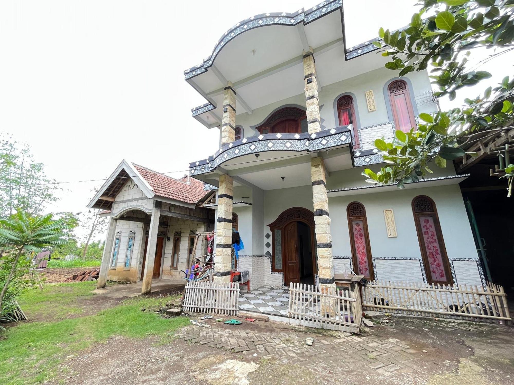 Готель Spot On 93423 Kost Berkah Near Kebun Teh Wonosari Лаванґ Екстер'єр фото